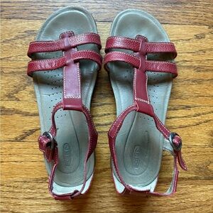 Keen Rose City T-Strap Sandals 6.5